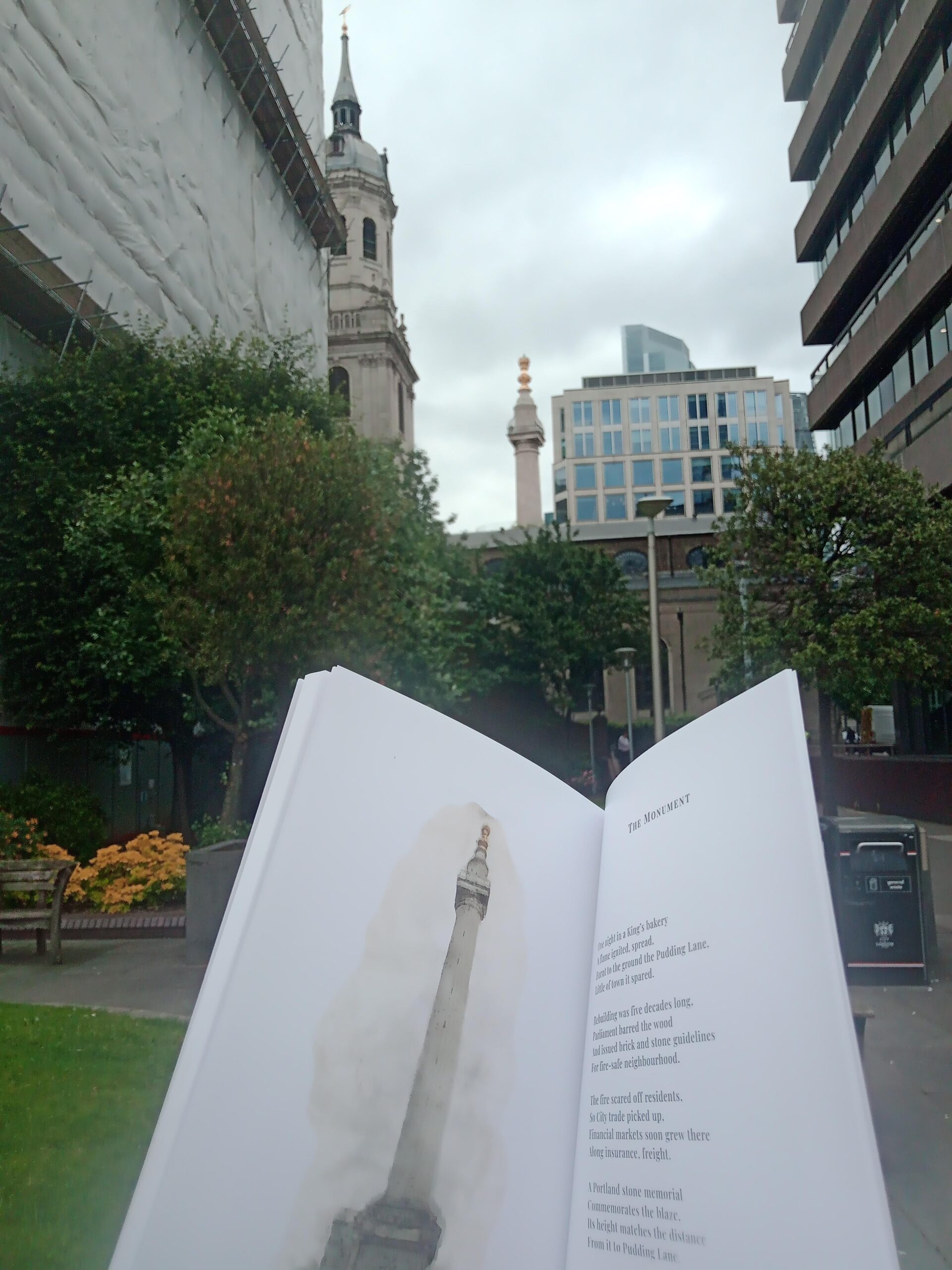 Monument view from LONDON BABY SIGHTS : what scenes may seem by LANDE JEWELS ISBN 9781739211547