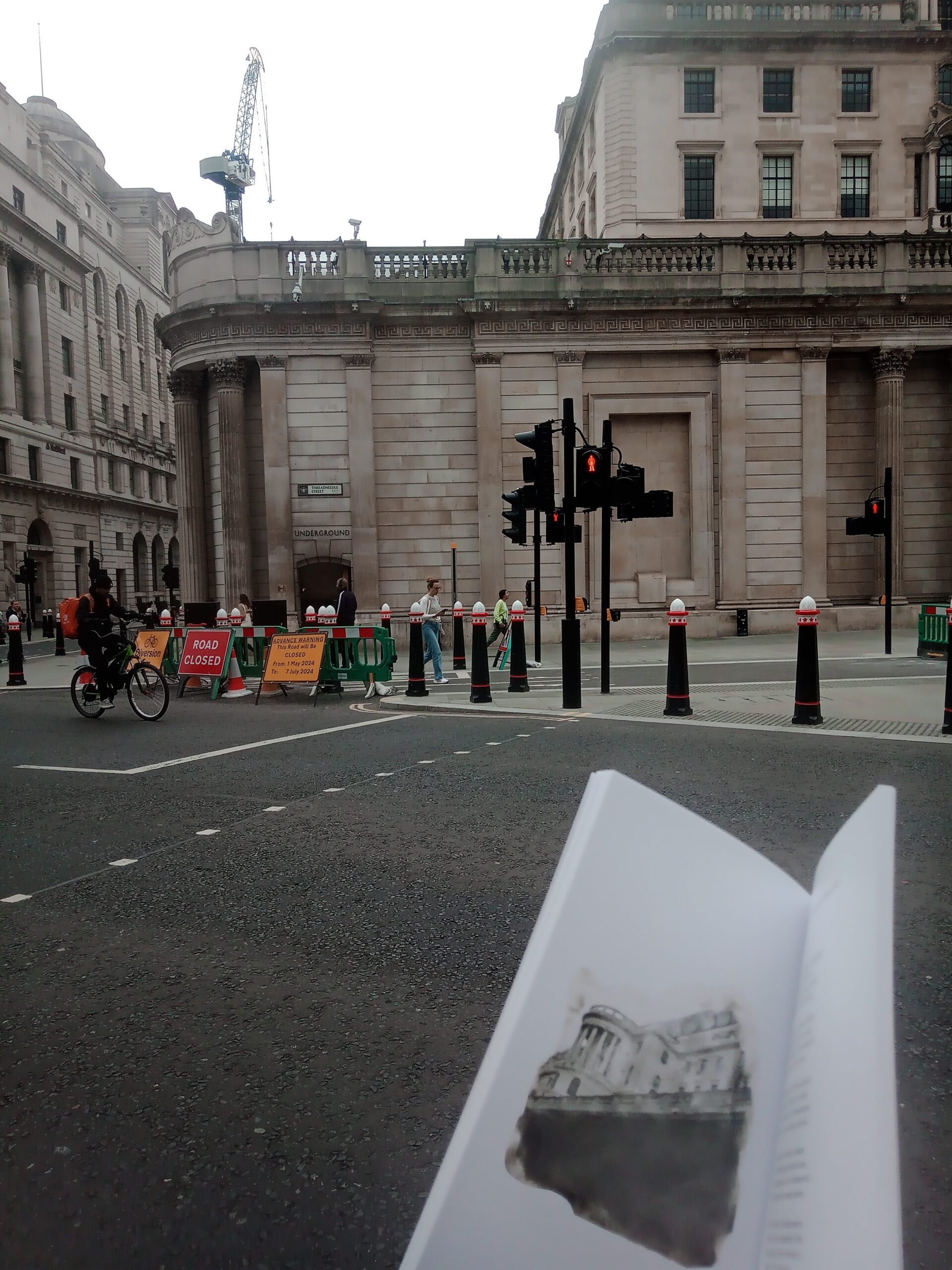 BANK OF ENGLAND view from LONDON BABY SIGHTS : what scenes may seem by LANDE JEWELS ISBN 9781739211547